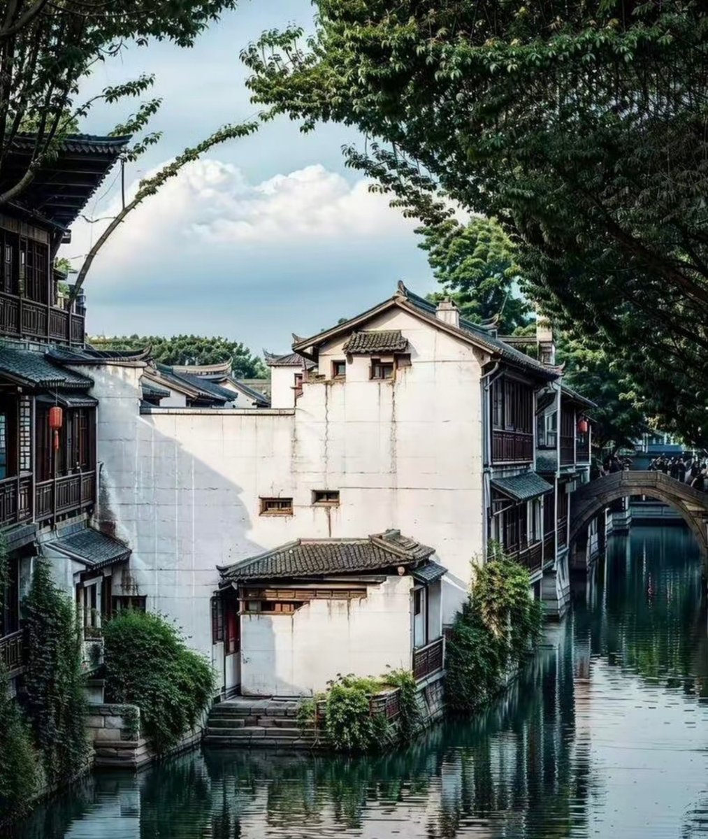 apenpenny's tweet photo. 从来没有这么纠结过，有些行业、公司明显可以看到增长的，但是动荡加剧，外围因素打压市场，担心可能会出现：业绩增长，估值下移，股价承压这种现象。

真的不乐观，时间窗口又短，难做。
谨慎原则：不再有新的一分钱投入，边打边撤吧。 https://t.co/ZqT102IDW5