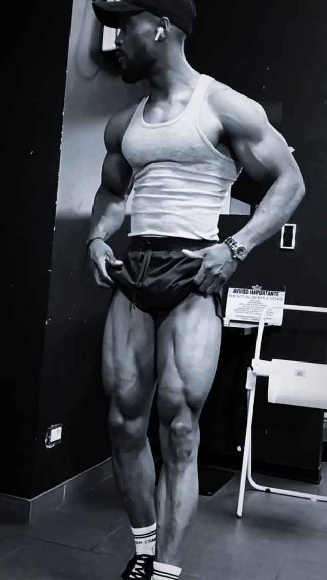 juniio1_'s tweet photo. T-workout 🫵
#meme #gymmotivation #workout #instagood #foryou https://t.co/VlSLZBlv50