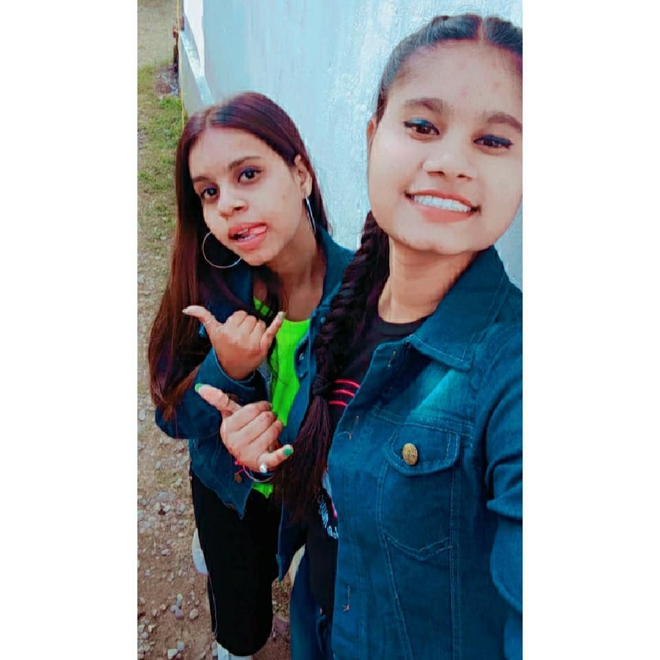 emmasanchezx012's tweet photo. A sister is a forever friend... Me https://t.co/VTa9Rhdf9o