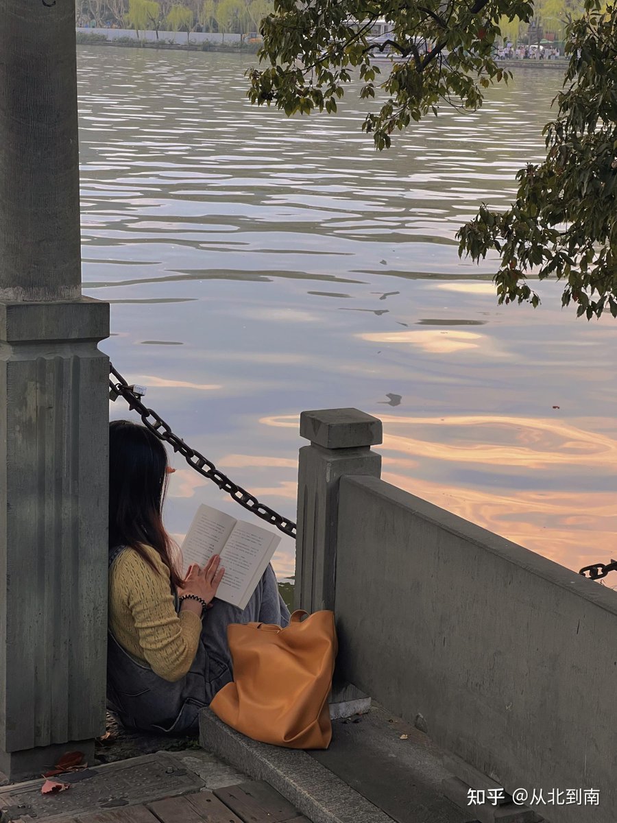d2823_613's tweet photo. [I'm lying in the quiet suburb by the Wei River, cherishing the memory of my late grandma today.]， https://t.co/tawsbJJW4S