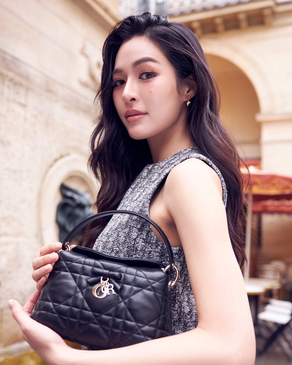 lonongnub_trend's tweet photo. คุณ Lingling Kwong มาลงเซตชุดคู่แล้วค่าาาา
และแน่นอน รูปแรกไม่ลืมที่จะลงรูปคู่คุณ Orm Kornnaphat 

From IG: linglingkwong 

#LingOrmDiorSummer27 #LinglingKwong #OrmKornnaphat  #LingOrm #Dior #DiorSummer27 #PFW https://t.co/sPjyn58gyQ