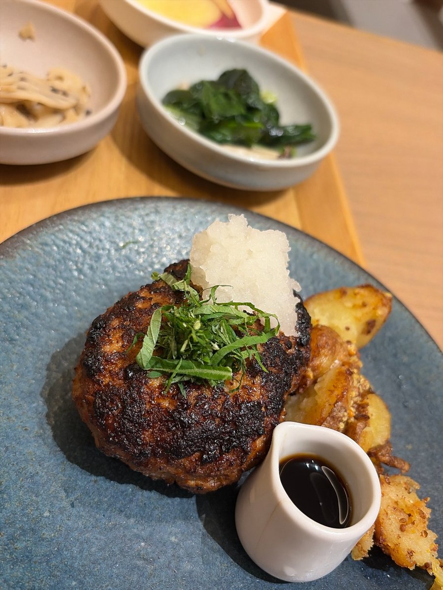 usupul's tweet photo. そんなに生物が好きではないので
岡山で入って良かったJA全農のお店が金沢にもあるのを知り行ってきた
ハンバーグ美味かった https://t.co/R8VFzPJUZJ
