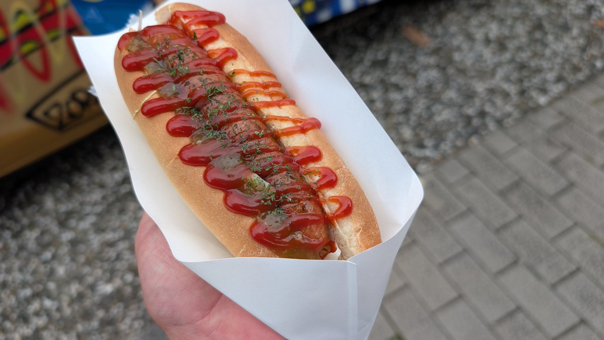 flyman5202's tweet photo. 今日のおやつ2
山形県天童市  NDソフトスタジアム
ZORO's HOTDOG STAND
スパイシーチリドッグ https://t.co/VgPL2BbzaM