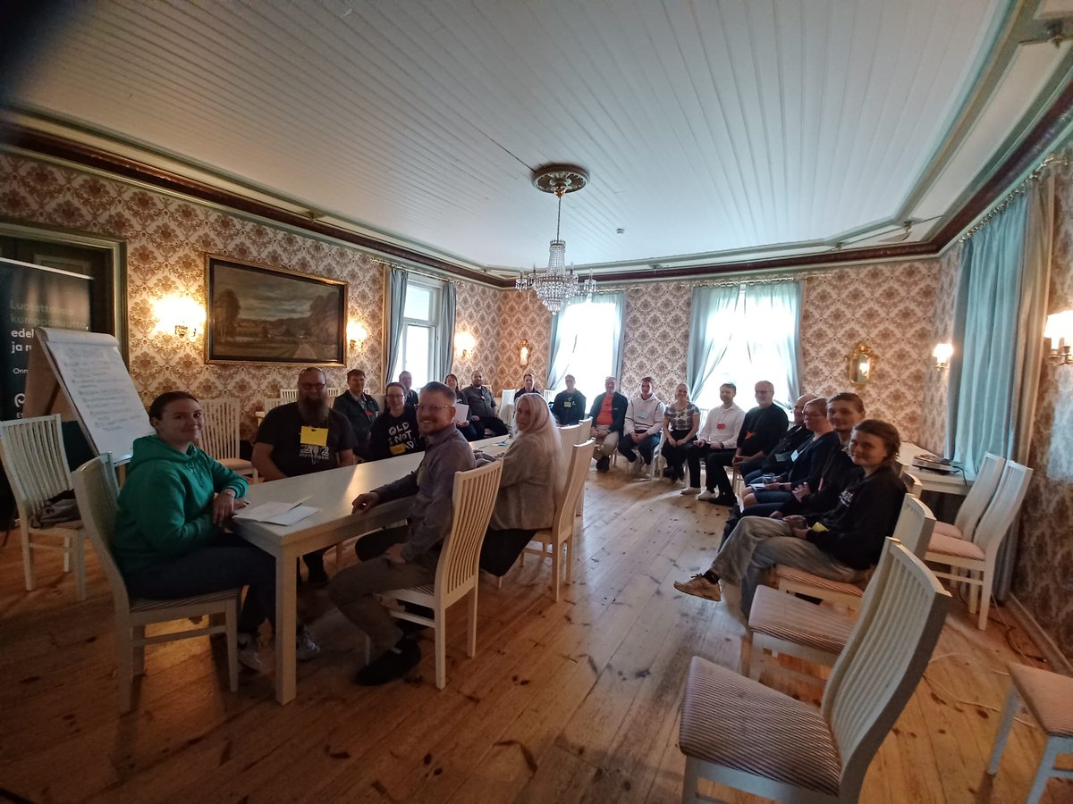 ProAgria's tweet photo. Maatilan johtoryhmä tuo sparrausta ja uusia näkökulmia johtamiseen. Sen tavoitteena on auttaa yrittäjää kokoamaan ympärilleen sopiva asiantuntija- ja yhteistyöryhmä, joka tukee tilan kehittämistä, päätöksentekoa ja pitkän aikavälin suunnittelua. Lue lisää: https://t.co/zfhZdAp48E https://t.co/TYoQWXtiwD