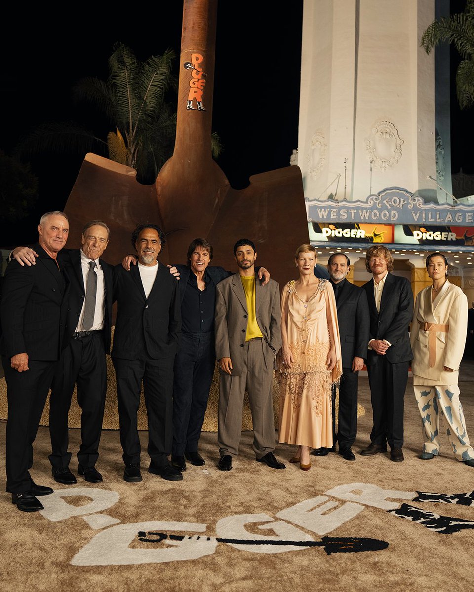 TomCruise's tweet photo. What a night surrounded by so many dear friends and such an incredible audience! To share this film with the city of Los Angeles, in a theater I have so many memories of, means the world. We’ll see you at the movies October 2!

1/2 https://t.co/CO1K1RsdDm