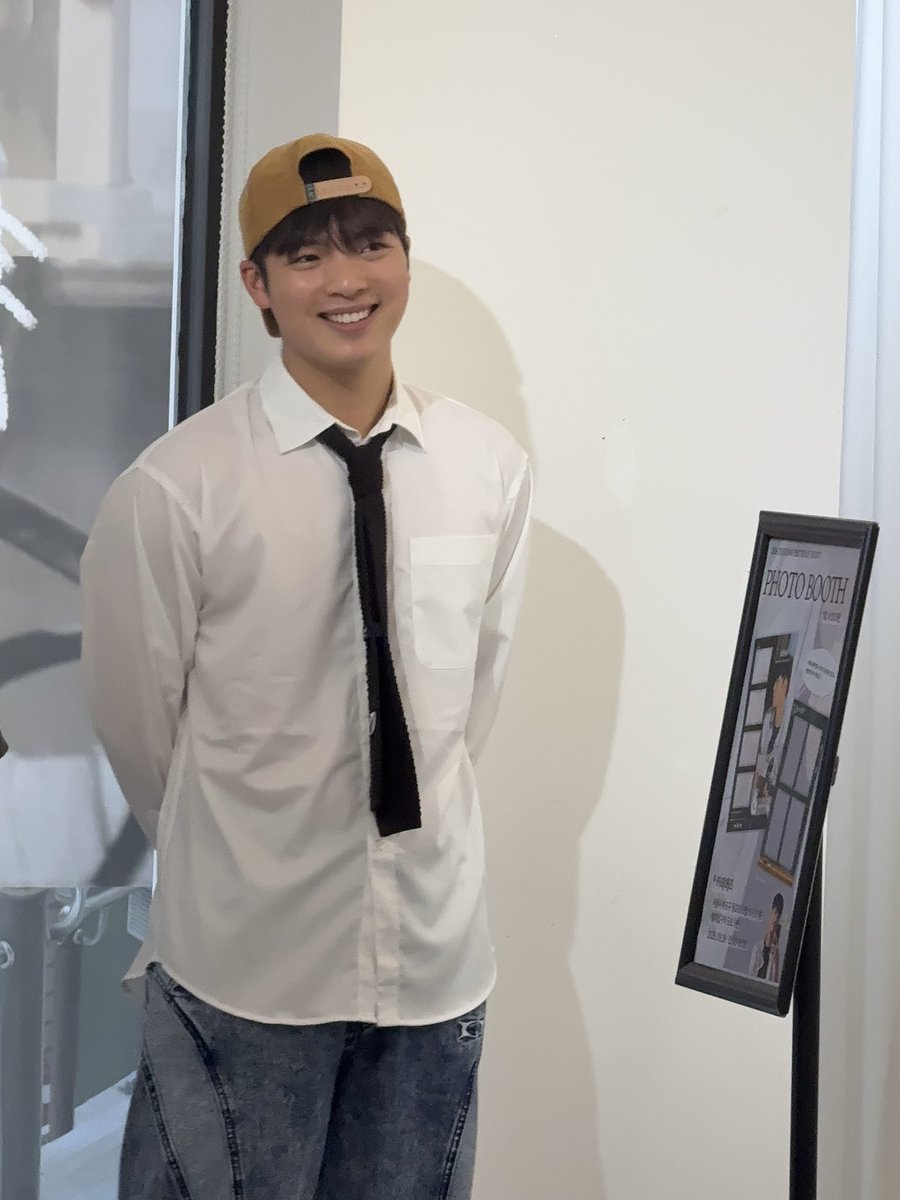 merrycafe's tweet photo. ᴄᴀꜰᴇ ᴍᴇʀʀʏ
♡̴ MERRY JUNSEONG DAY .ᐟ.ᐟ
생일카페가 진행중인 메리에 고스트나인 최준성님이 방문하셨습니다 ~.ᐟ 생일을 진심으로 축하드립니다🥳
#CHOIJUNSEONG #최준성 #JunS #GHOST9 #고스트나인
#생일카페 #생카 #카페대관 #생카대관 #이벤트카페 #홍대생카 #카페메리 https://t.co/pEUkm7wLRm