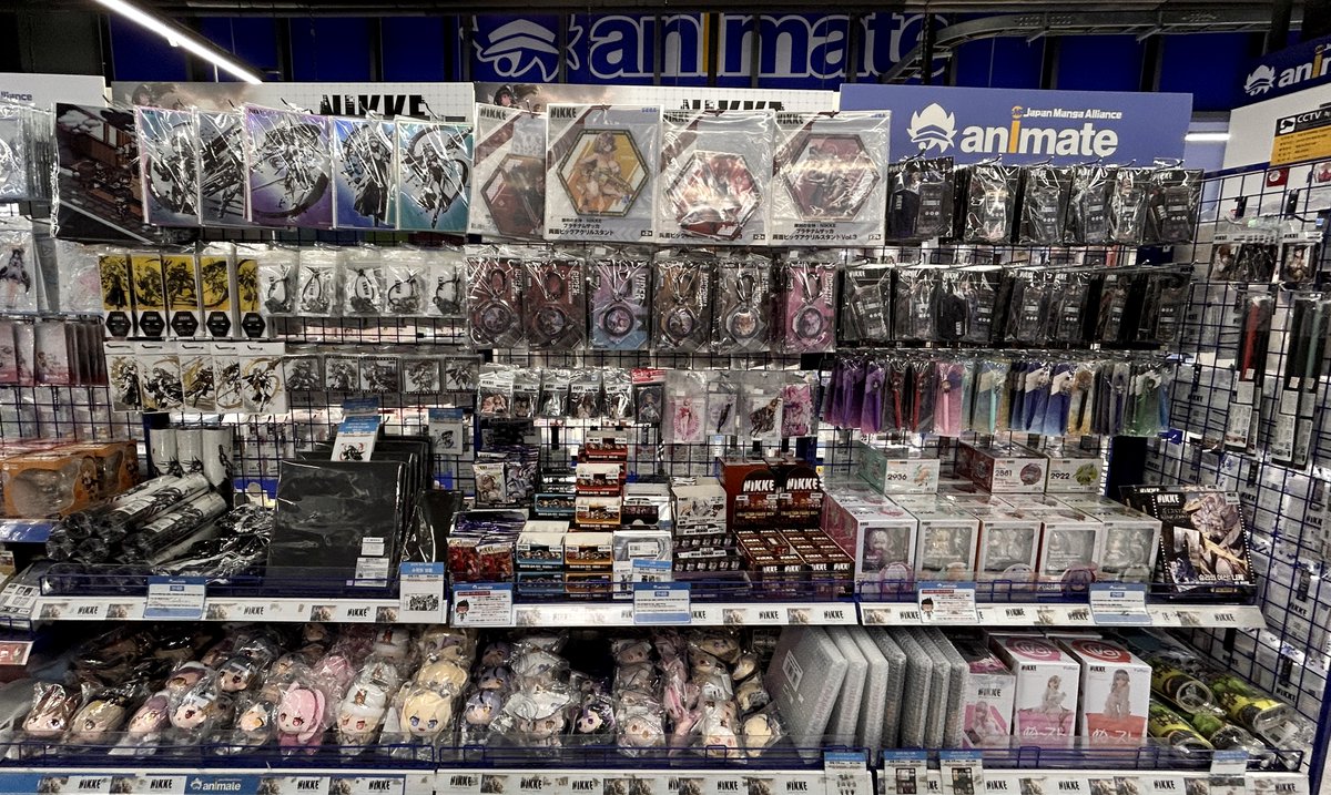 animate_hongdae's tweet photo. 【추천상품🎁/#굿즈】

지상을 빼앗긴 인류에게 승리✌🏻를 가져다 줄 마지막 희망🌟
그 절박한 염원들이 담긴 이름과 함께, 소녀들🌸은 지상으로 향했다. 
그 이름은 ‼️[니케]‼️

피규어, 아크릴 스탠드, 데스크 매트 등 다양한 랜덤 상품까지⁉️
#니케 의 다양한 상품들을 만나보실 수 있는 
🔫매대 사진 공개🔫

이 외에도 다양한 #승리의_여신 #니케 #NIKKE 상품들을 
#홍대 #애니메이트 에서 만나요 (p≧w≦q)