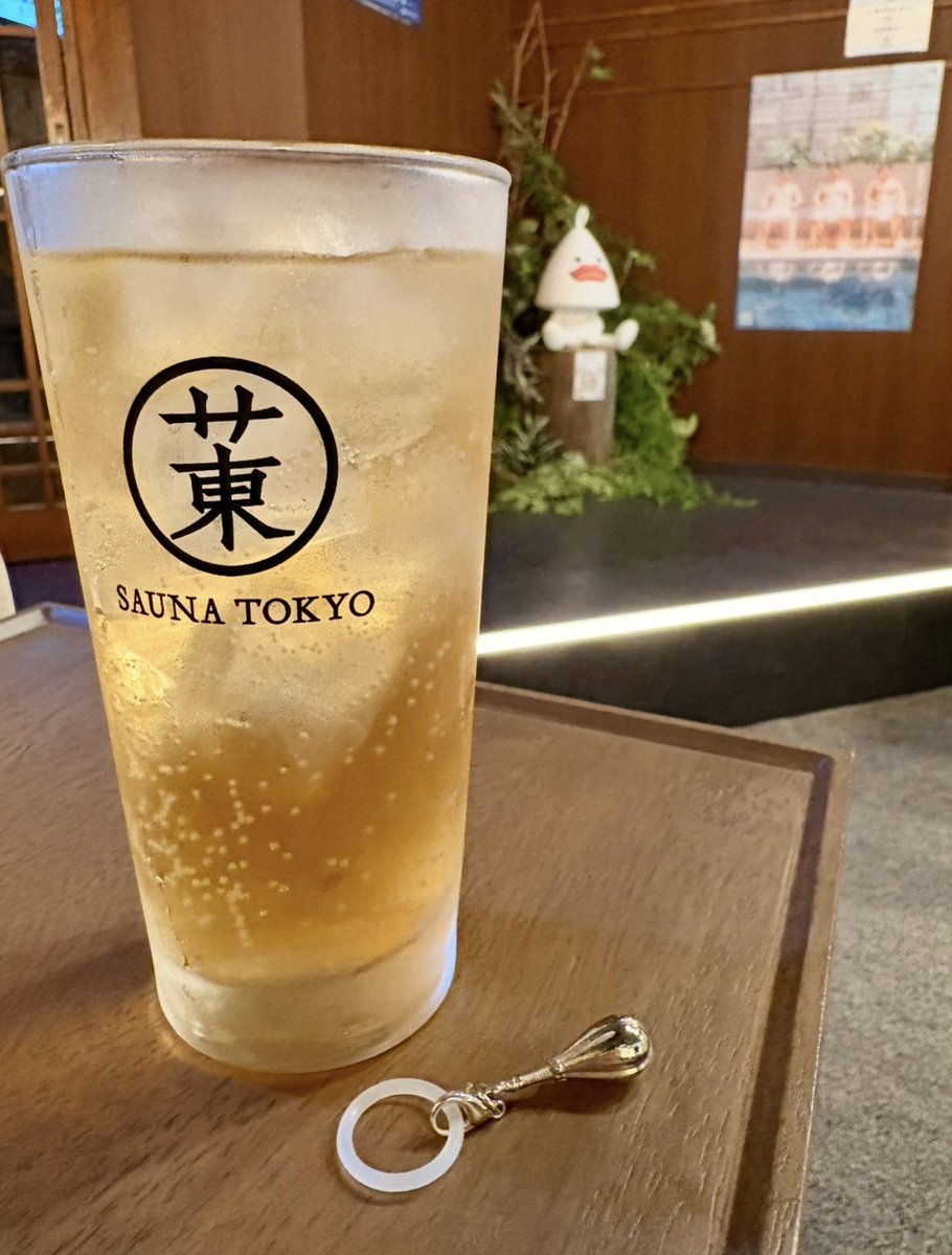 pocha_sauna's tweet photo. 今日はね、夜に家に居なきゃなのでサウナ東京へ

貸切瞑想に貸切不感湯のほうじ茶戸棚蒸し風呂が多幸感溢れかえってヤバかった😇
平日午前のサウナ東京は間違い無くお値段以上！

そしてもみてぃーさんのアウフ受ける、優しく力強い風、整いアウフも丁寧に☺️

遅い朝飯に黒毛和牛を🐃
傘マーカーは🍐よ https://t.co/tr9vPwraXG
