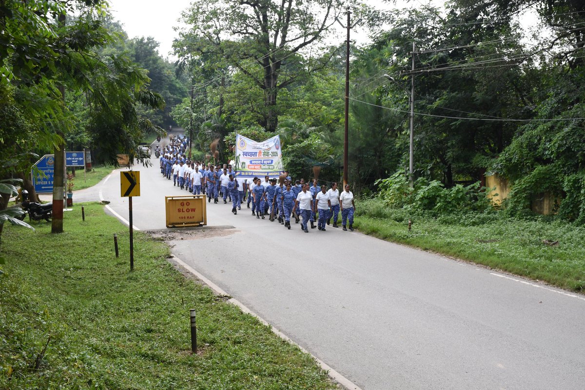 106BNRAF's tweet photo. 🧹🇮🇳 29/09/2026 को “स्वच्छता ही सेवा” (SHS)अभियान-2026 के अंतर्गत  #106RAF के कमांडेंट श्री राजीव कुमार के निर्देशन में 106वीं वाहिनी RAF द्वारा सुंदरनगर क्षेत्र में स्वच्छता रैली का आयोजित की गई।रैली में अधिकारियों एवं जवानों ने सहभागिता कर आमजन को स्वच्छता के प्रति जागरूक किया। https://t.co/sTYQc29h71