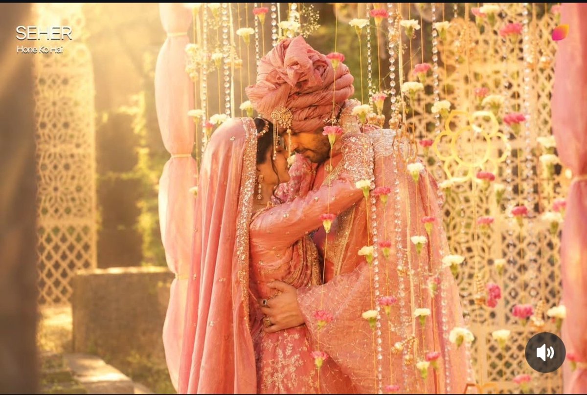 KrishnaRan127's tweet photo. Mr and Mrs niyazi y'all 🥹🥹🧿❤️
My heart is so full😭😭🧿🥹
•#SeherHoneKoHai 
•#MahidNiyazi 
•#drseherbaig
#MaHerKaNikkah https://t.co/785TrOFHat