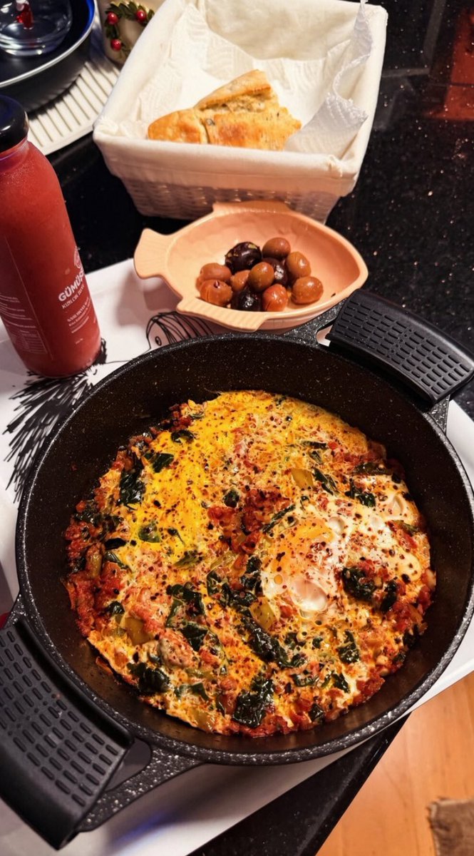 _dmtcvk's tweet photo. yum 🤌🏻
#Salı 🍳🫒🍽️ https://t.co/tMWyEnaMiB