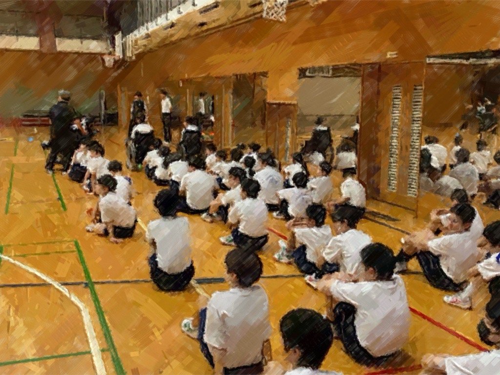 roppongi_jhs's tweet photo. Ｓ組は、10月9日に行われる特別支援学級合同運動会に向けて、本校体育館で合同練習を行いました✨
整列の仕方や入場の仕方、競技のルールなどを一つ一つ確認しながら、本番に向けて準備を進めていました。
真剣な表情で説明を聞き、意欲的に練習に取り組む皆さんの姿がとっても素敵でした😊 https://t.co/H6DSy8PUgb