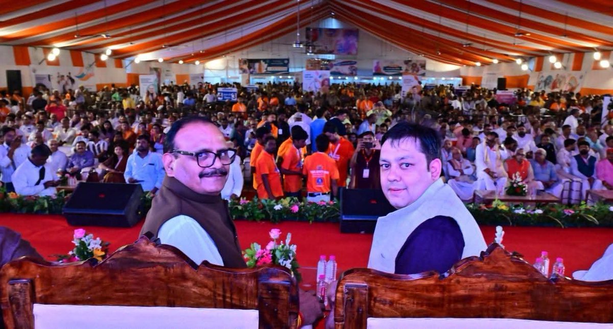AbhinavSinhabjp's tweet photo. "सेवा संकल्प अभियान" के अंतर्गत निःशुल्क वृहद स्वास्थ्य सेवा शिविर का आज लंका मैदान, गाजीपुर में सफलतापूर्वक समापन हुआ।
तीन दिनों में हजारों जरूरतमंद लोगों ने निःशुल्क परामर्श, जांच एवं दवा का लाभ उठाया।
सभी सहयोगियों एवं गाजीपुर की जनता का हृदय से आभार। https://t.co/6Sb08tQnV2
