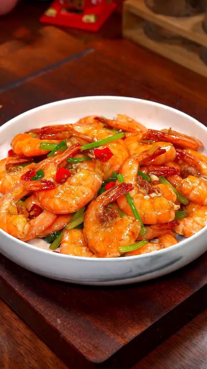 Erna934's tweet photo. [My new favorite combo: a sizzling shrimp dish with that perfect bold kick—total win for my hungry stomach!]， https://t.co/6X0NMW0KOZ