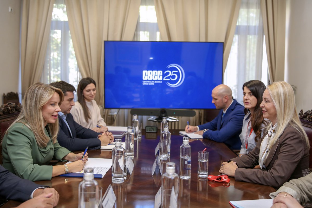 centralnabanka's tweet photo. 🇲🇪 Guvernerka @IrenaRadovicMNE sastala se sa direktoricom @ASK_CrnaGora Kristinom Braletić.
🤝 #CBCG i ASK nastavljaju koordinaciju na primjeni novih zakonskih rješenja - uz jasno definisane procedure, pravnu sigurnost, zaštitu ličnih podataka i informacionu bezbjednost.
🇪🇺 Efikasna međuinstitucionalna saradnja važna je za jačanje integriteta i povjerenja u institucije.
Opširnije: https://t.co/VQdx4vuljZ