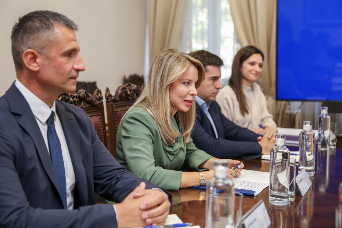 centralnabanka's tweet photo. 🇲🇪 Guvernerka @IrenaRadovicMNE sastala se sa direktoricom @ASK_CrnaGora Kristinom Braletić.
🤝 #CBCG i ASK nastavljaju koordinaciju na primjeni novih zakonskih rješenja - uz jasno definisane procedure, pravnu sigurnost, zaštitu ličnih podataka i informacionu bezbjednost.
🇪🇺 Efikasna međuinstitucionalna saradnja važna je za jačanje integriteta i povjerenja u institucije.
Opširnije: https://t.co/VQdx4vuljZ