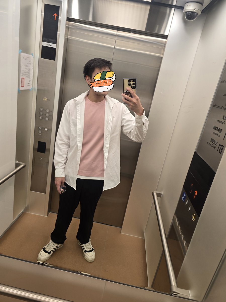 rei_nikko's tweet photo. I wore this to school today 💀 https://t.co/yKzT2vzmWI
