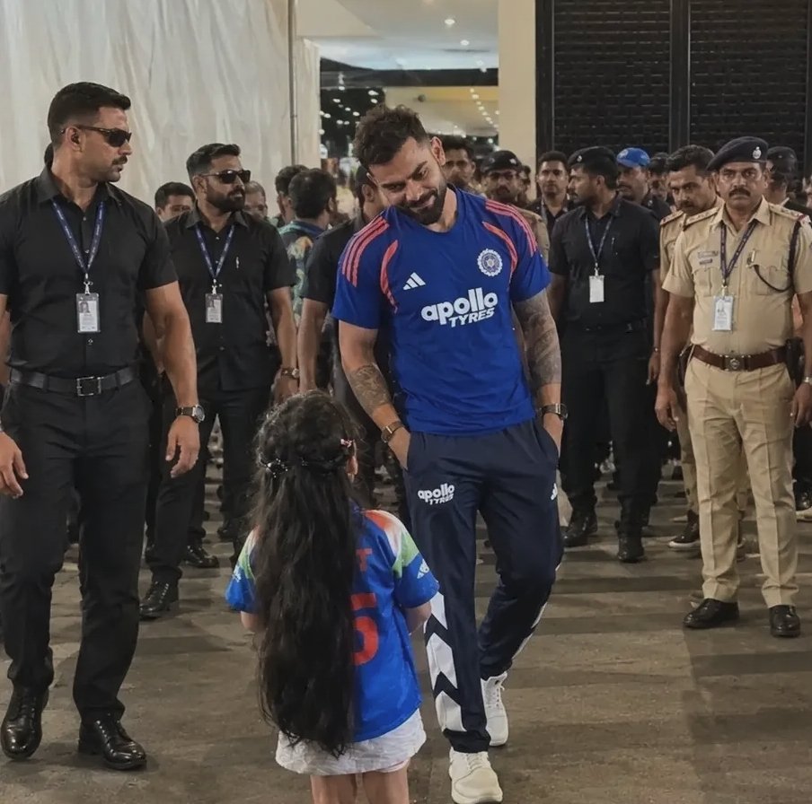 Kohlistic18's tweet photo. The way he’s looking at that lil girl 🥹❤️ https://t.co/n3bdnnGVaP