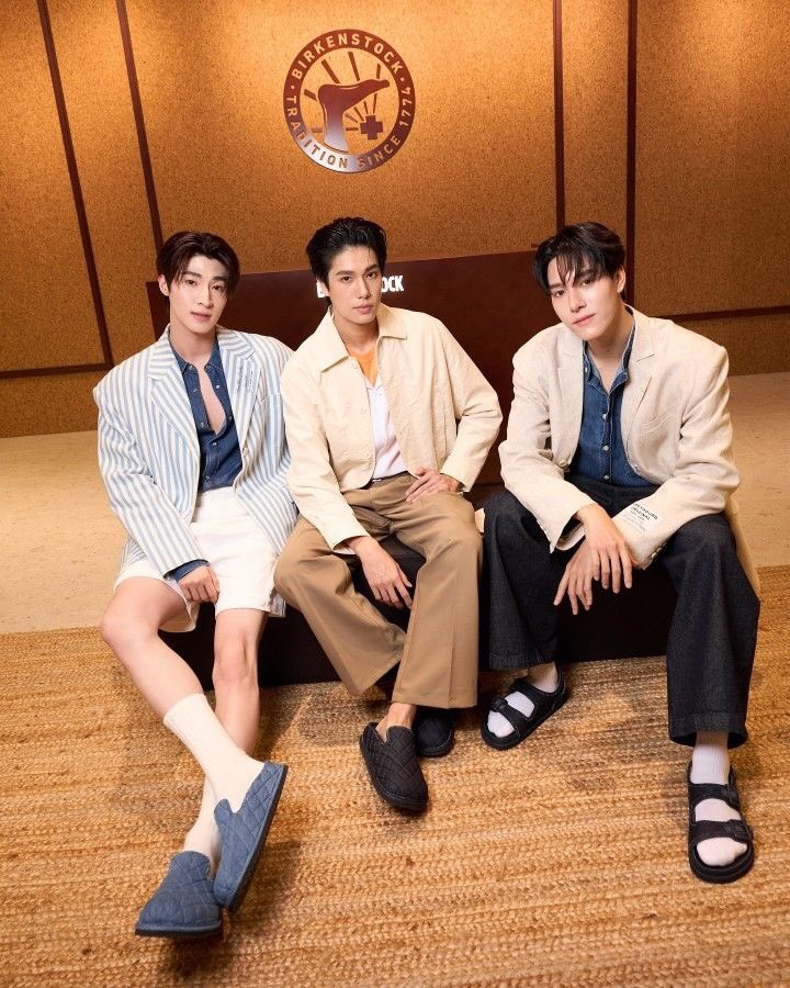 sensesual's tweet photo. Karena gue gabut oke lah kak Amera ini gue kasih tau ya, tapi disclaimer dulu nih, kalau emang benci akan selalu benci jadi gue cuma ngasih tau kamu harus tau aja ya, kan kamu tau banget penyelam handal perthailand an. 

Ini kak series Blue yang aku rekom dan AKU PASTIIN ini didapetin bukan dari asslicking apalagi sampe bilang dia gak terkenal. Blue udah main series sama the OG Chris Horwang, kamu kan penyelam handal pasti tau dong Horwang sister?  Terus dia juga udah main series sama Bell Kemisara sama Frung Narikun, kamu tau kan  kak? kamu kan tau thailand banget ini mereka wara-wiri kak. 

BRAND juga banyak yg kerjasama sama Blue, bukan salah aku kak kalau kamu kurang jauh nongkrongnya, tapi Blue udah sering diundang brand kaya Versace, Gucci, Asics dll

Untuk fanbase dia udah punya 14k followers which is itu lumayan gede dan itu organic mengingat dia udah berkarir dari sebelum umur 20.