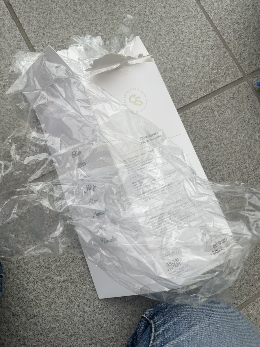 rakkimaru06_cs's tweet photo. 有明アリーナの男子トイレにこれ置いてった人誰？まじでやめて欲しいんですけど。
こーゆー事する人がいるから制限が増えていくのでは無いのでしょうか。きゅーすとや会場に迷惑かける行為本当に辞めましょう。
今回は僕が持ち帰ります。二度とこんなことしないでください。 https://t.co/KzBqe3V4G8