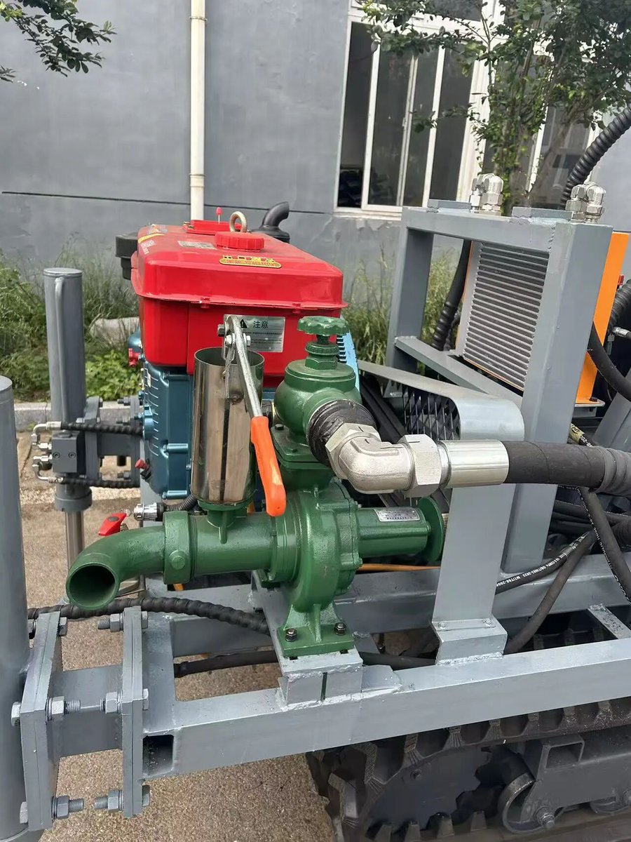 Pearldrill's tweet photo. FS-200 crawler hydraulic water well drilling rig, 200m drilling depth, powerful hydraulics, strong rock-drilling performance, compact crawler chassis; ideal for farm irrigation and home water wells.
#pearldrill #waterwelldrilling #drillingrig #boreholedrilling #boreholemachine https://t.co/gEZ8KGUMxp