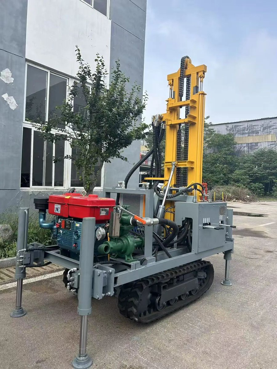 Pearldrill's tweet photo. FS-200 crawler hydraulic water well drilling rig, 200m drilling depth, powerful hydraulics, strong rock-drilling performance, compact crawler chassis; ideal for farm irrigation and home water wells.
#pearldrill #waterwelldrilling #drillingrig #boreholedrilling #boreholemachine https://t.co/gEZ8KGUMxp