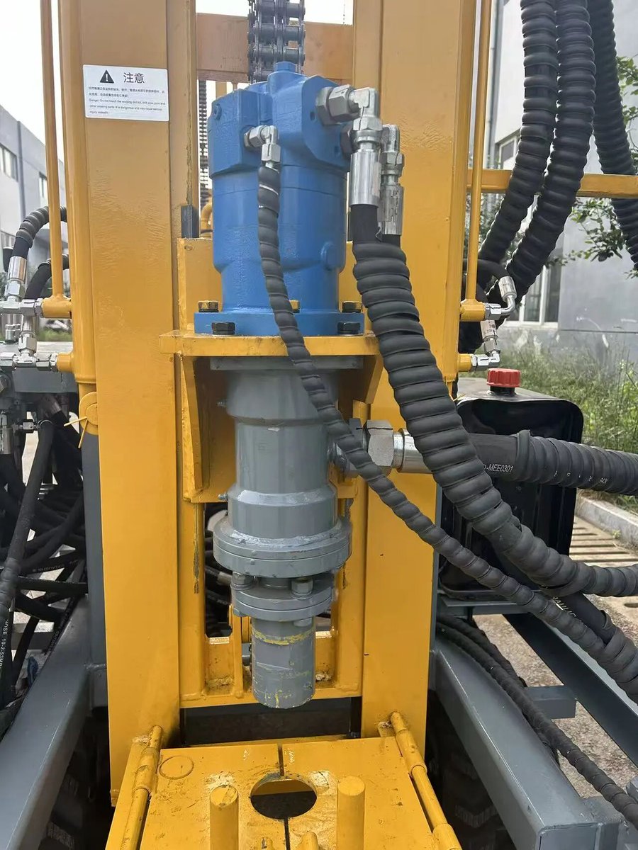 Pearldrill's tweet photo. FS-200 crawler hydraulic water well drilling rig, 200m drilling depth, powerful hydraulics, strong rock-drilling performance, compact crawler chassis; ideal for farm irrigation and home water wells.
#pearldrill #waterwelldrilling #drillingrig #boreholedrilling #boreholemachine https://t.co/gEZ8KGUMxp