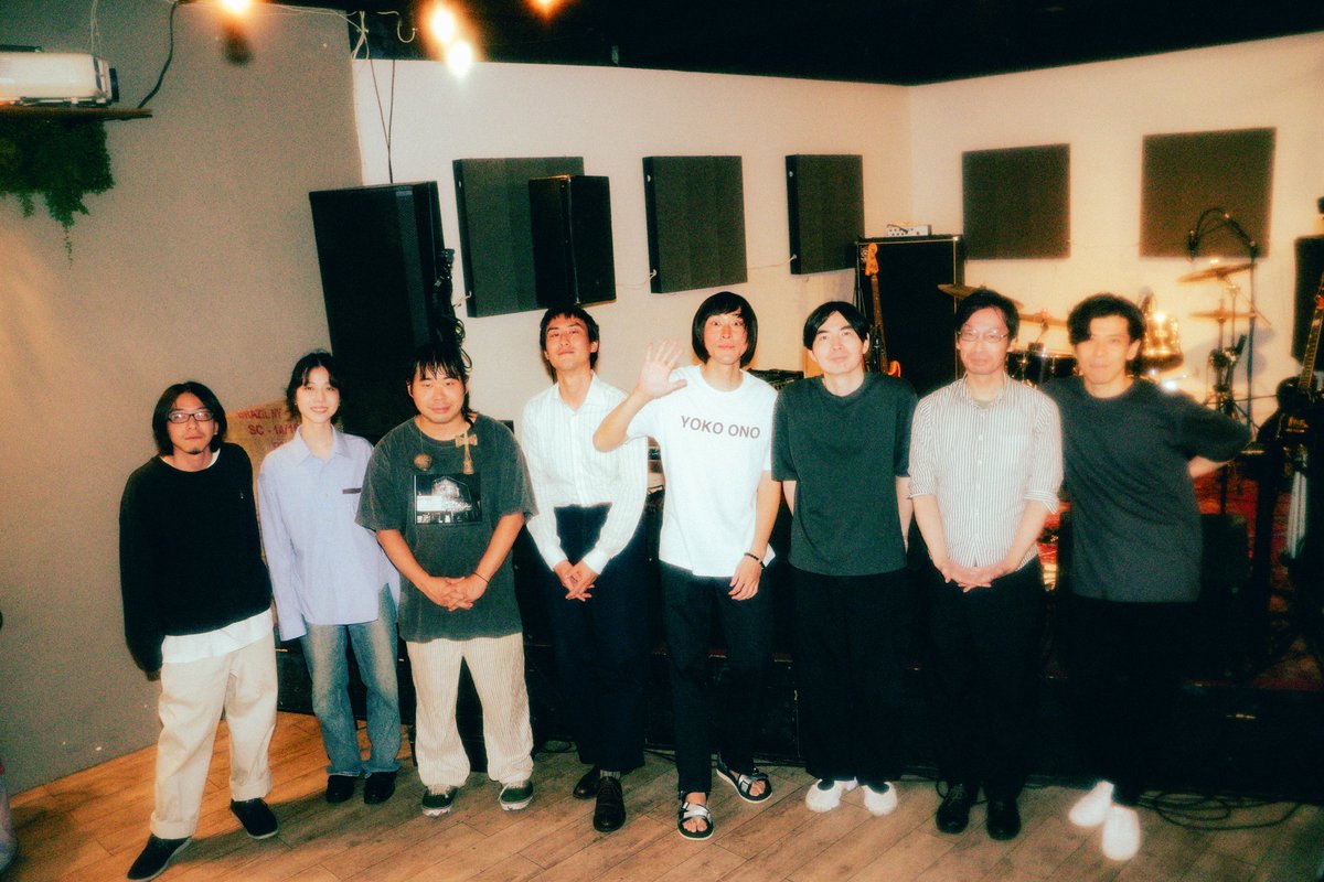 yoheirecord's tweet photo. 【ワンマンライブやります！】
ちょうど2か月後の11月29日（日曜日）、吉田ヨウヘイgroupで物凄く久しぶりにワンマンライブをします！何らかを記念するつもりなのですが、まだできていないので…本決まりしたら企画タイトルを変えるつもりです。ゲスト多数、かつ準備もばっちりしてのぞむつもりです。是非！！以下詳細です。

「吉田ヨウヘイgroupワンマンライブ」
場所：FS. Shibuya（渋谷駅徒歩5分）
チケット：前売り3000円、当日3500円（追加でドリンク代が700円かかります）
開場：17時
開演：17時30分
ご予約はこちらからお願いします。
https://t.co/eJEAdz9YSH

ちょっと時間が経ってしまいましたが、先日の@laikadaydreamとのツーマンライブにお越しいただいた皆様、ありがとうございました！歌も演奏も曲もすごくよくて、ライブ後にみんなとしっかり話せたのもうれしかった、またそのうち！

集合写真：@ptm__7