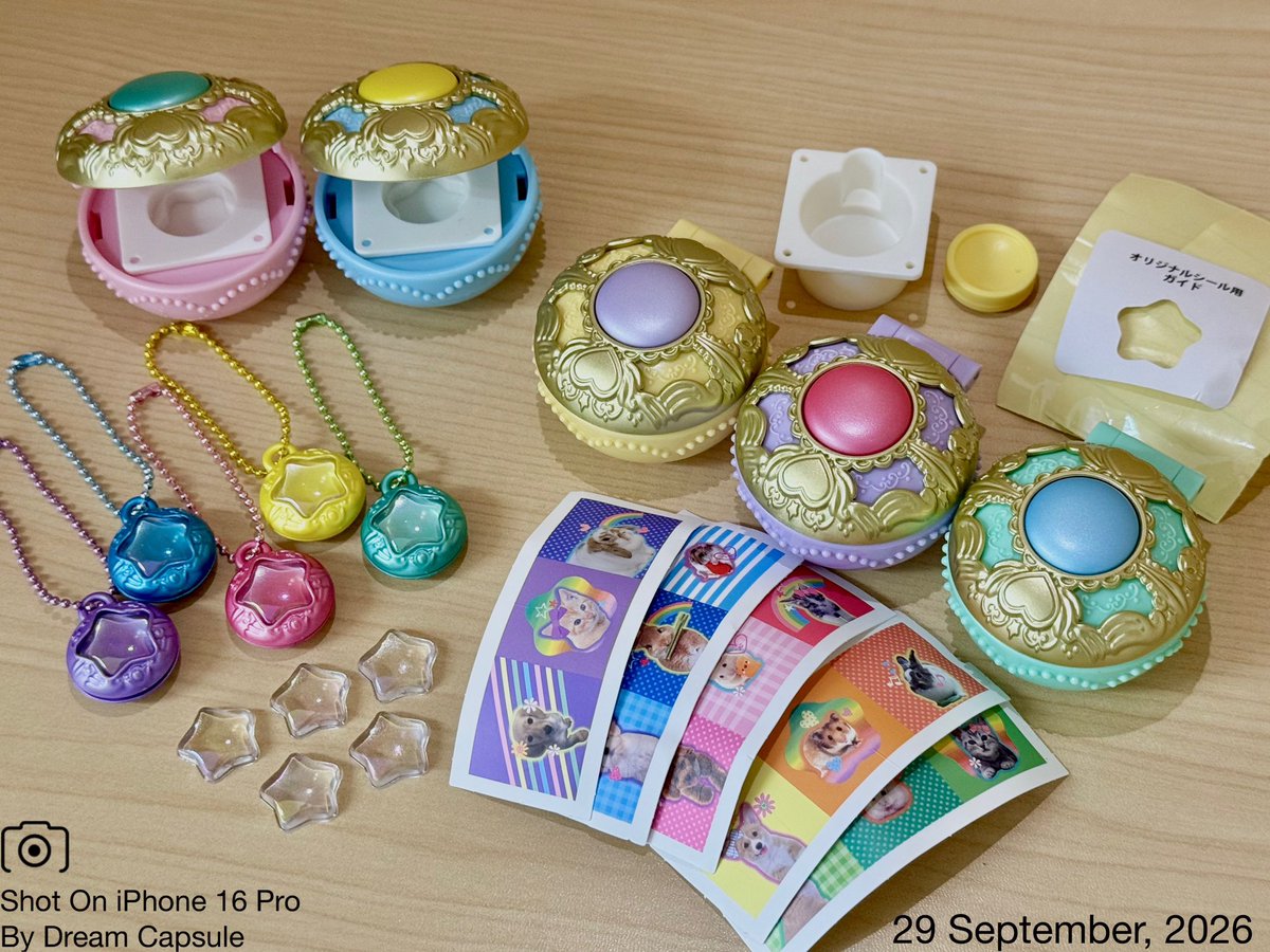dreamcapsuleCEO's tweet photo. 🌟新入荷ガチャ商品プレゼントCP🌟

オーロラぷっくりシールが作れる✨
「魔法のコンパクトシールメーカーマスコット メイクプリズム」

フォロー&amp;RP(RT)していただいた方の中から抽選で2名様に全5種セットをプレゼント🎁

ドリカプへの入荷日とキャンペーン詳細は↓

#ドリームカプセル #ガチャ専門店 https://t.co/k621LhDdXb