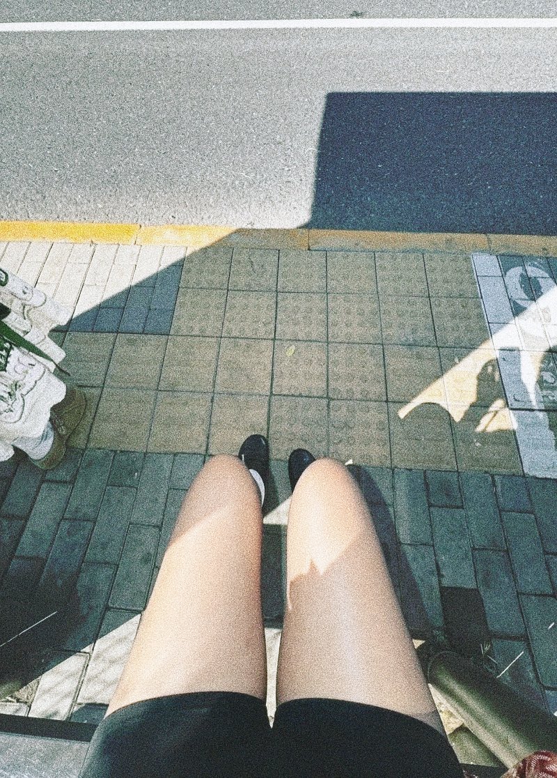 innerpeaceoo's tweet photo. 在我的强烈要求下第一次穿了黑丝，一个女大学生 二十出头 第一次穿黑丝。跟我说，街上好多人看她，高中生、大叔、老头子。从一开始不好意思，很害羞，到被看习惯 也就一个上午的事情。不知道大家有没有相同的感觉，看惯了那些推特上的美女黑丝，反而这种未经世事的调教和反差感，才更加刺激、难得。 https://t.co/GDQk5fjnvk