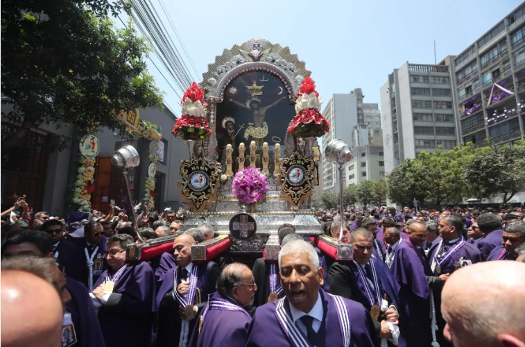 informanteperu's tweet photo. Señor de los Milagros: el sábado 3 de octubre será su primera salida procesional del 2026 https://t.co/hjkn6s9oK0 https://t.co/rUF0qGfqEo