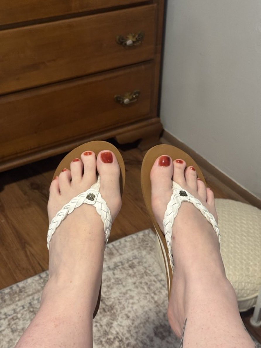 perrylyla_47's tweet photo. Should I do foot content ? 🤭🧡🍊 https://t.co/Ityyd4jtDX