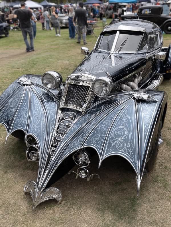 gothicornate_'s tweet photo. dark luxury on four wheels https://t.co/nNY9ELWR0G