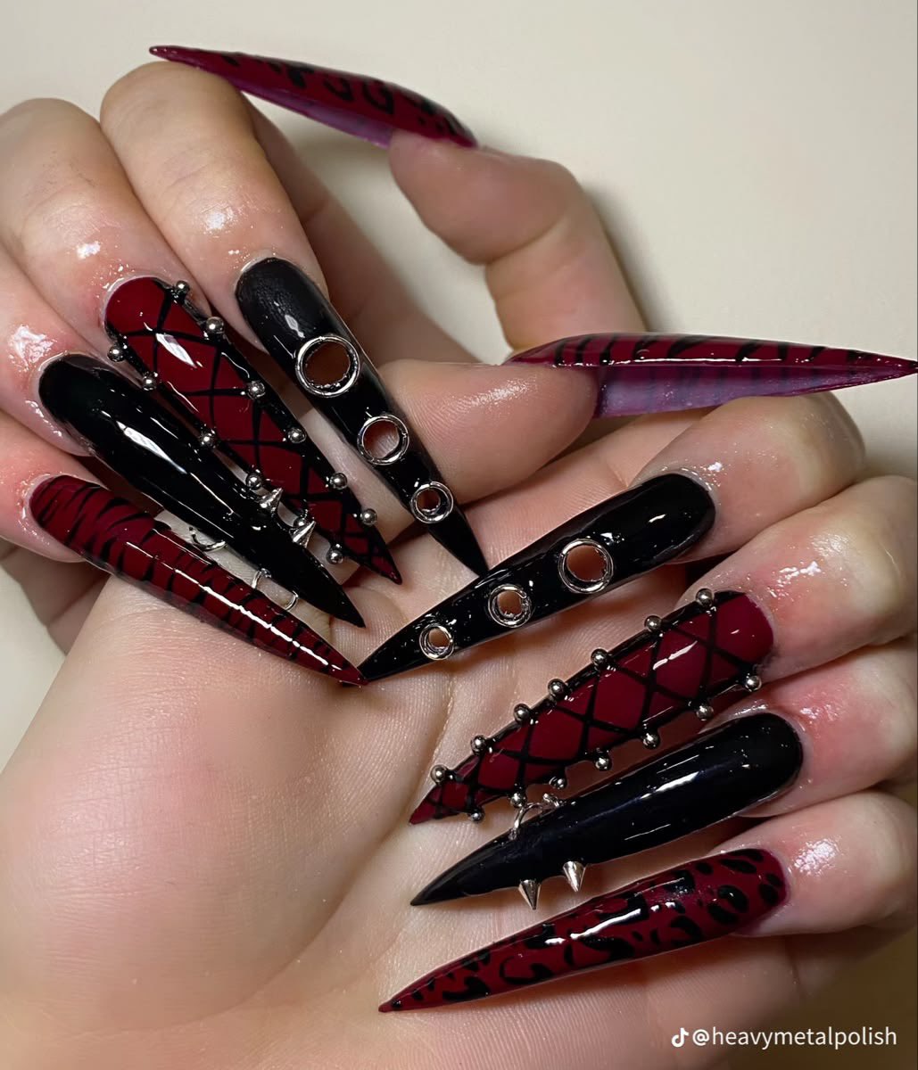 gothicornate_'s tweet photo. dark halloween romance at your fingertips https://t.co/axfjE9pyZc