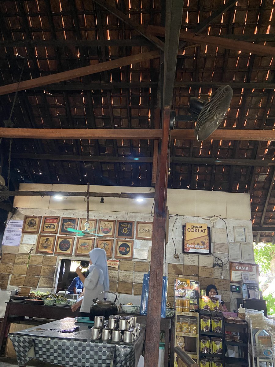 Bless71436087's tweet photo. di jogja ada kopi klotok di Cirebon ada kopi manis https://t.co/PRdFB4SCIN