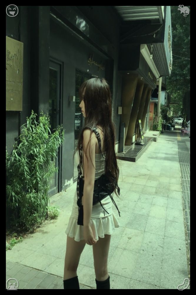 YUUTA_109's tweet photo. 🚁Evening City Walk The city is brightJust then, there was a knock on the door. Amina walked in, carrying a tray with food and water. She put the tray on the desk, and sat down on a chair beside the bed. https://t.co/iojn5ULI4n