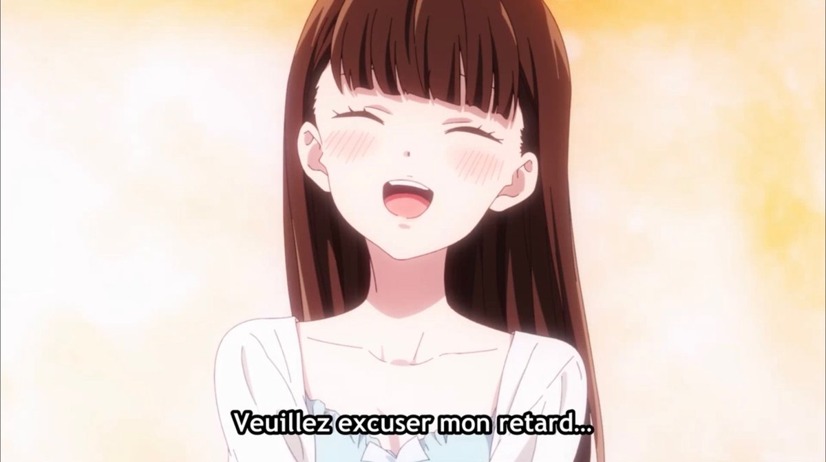 SelmaClaudel's tweet photo. Young Ladies Don’t Play Fighting Games Episode 12 ✅

Excellent épisode pour finir cette première saison. La fin du match entre Mio et Alisa est incroyable. Et malheureusement, c’est cette dernière qui l’emporte. On apprendra plus tard que toutes les filles sont éliminées et la seconde partie se passera à l'académie ou finalement Aya avoir carrément vouloir être la seule à compter pour Mio. Mais elle a une sacrée concurrence. Le match est ardu et la moindre erreur peut être fatale. Alisa est moins énervée qu’auparavant et surtout plus concentrée. Alisa ne voir que Mio et même Aya est choquée. Le pire est que Mio est en sang et Aya repense au fait que elle et Mio voulaient la même chose, c’est à dire une rivale. Aya se remémore les souvenirs qu’elle a avec Mio et se considère comme sa plus grande rivale. Gekido de son côté donne une bonne analyse du match et il a raison de dire que pour gagner un match, celui qui l’emportera est celui qui imposera son rythme à l’adversaire. Mais pour lui, ces gamines font l’inverse. Et ce qui rend le match plus intéressant, c’est qu’elles se forcent à se donner à fond pour battre l’autre au top de sa forme. Alisa perd son calme, tandis que Mio ose même faire un parry sur un Sonic OD au corps-à-corps. Pour beaucoup, le match est déjà légendaire et après un long match, c’est Alisa qui l’emporte suite à une erreur de Mio. 😥

Alisa a également fini en sang et a adoré jouer contre Mio. Celle-ci s’évanouit après lui avoir serré la main. On apprend via Tamaki qu’elles ont toutes été éliminées dès le premier jour et elles sont rentrées. Tamaki a même mis un stop aux filles suite au saignement de nez de Mio. Aya discute avec sa colocataire dans sa chambre et Aya lui parle de Mio comme quoi elle n’est peut-être pas la numéro une dans son cœur. Aya adoptera ensuite un étrange comportement digne d’une stalkeuse. Elle suit Mio de loin et très vite elle est repérée par un groupe de filles qui pensent qu’elle est du même bord qu’eux et qu’elle est amoureuse de Mio. Le soir, Aya se comporte comme une fille bien élevée et Tamaki lui fait remarquer son étrange comportement, avant de dire que se retrouver tous ensemble la rend nostalgique. Yu va se rafraîchir dehors et Tamaki la rejoint. Cette dernière avoir aimer la façon de jouer de Mio et dit à Yu qu’elle a joué contre sa soeur. Elle s’est fait écraser et avoir avoir failli tout arrêter. C’est en voyant le match de Mio qu’elle a décidée de persister. Yu aimerait s’investir pleinement dedans et rassure Tamaki en lui proposant de progresser ensemble. Aya de son côté fait sa crise de jalousie et parce qu’elle ne sait pas comment se déclarer face à Mio, elle lui propose une partie.  Et l’anime se conclut de la même manière qu’il a commencé. 😁 #YoungLadiesDontPlayFightingGames #SchoolLife #Yuri #JeuxVideo