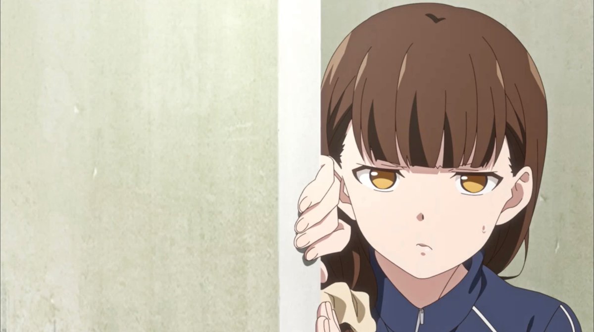 SelmaClaudel's tweet photo. Young Ladies Don’t Play Fighting Games Episode 12 ✅

Excellent épisode pour finir cette première saison. La fin du match entre Mio et Alisa est incroyable. Et malheureusement, c’est cette dernière qui l’emporte. On apprendra plus tard que toutes les filles sont éliminées et la seconde partie se passera à l'académie ou finalement Aya avoir carrément vouloir être la seule à compter pour Mio. Mais elle a une sacrée concurrence. Le match est ardu et la moindre erreur peut être fatale. Alisa est moins énervée qu’auparavant et surtout plus concentrée. Alisa ne voir que Mio et même Aya est choquée. Le pire est que Mio est en sang et Aya repense au fait que elle et Mio voulaient la même chose, c’est à dire une rivale. Aya se remémore les souvenirs qu’elle a avec Mio et se considère comme sa plus grande rivale. Gekido de son côté donne une bonne analyse du match et il a raison de dire que pour gagner un match, celui qui l’emportera est celui qui imposera son rythme à l’adversaire. Mais pour lui, ces gamines font l’inverse. Et ce qui rend le match plus intéressant, c’est qu’elles se forcent à se donner à fond pour battre l’autre au top de sa forme. Alisa perd son calme, tandis que Mio ose même faire un parry sur un Sonic OD au corps-à-corps. Pour beaucoup, le match est déjà légendaire et après un long match, c’est Alisa qui l’emporte suite à une erreur de Mio. 😥

Alisa a également fini en sang et a adoré jouer contre Mio. Celle-ci s’évanouit après lui avoir serré la main. On apprend via Tamaki qu’elles ont toutes été éliminées dès le premier jour et elles sont rentrées. Tamaki a même mis un stop aux filles suite au saignement de nez de Mio. Aya discute avec sa colocataire dans sa chambre et Aya lui parle de Mio comme quoi elle n’est peut-être pas la numéro une dans son cœur. Aya adoptera ensuite un étrange comportement digne d’une stalkeuse. Elle suit Mio de loin et très vite elle est repérée par un groupe de filles qui pensent qu’elle est du même bord qu’eux et qu’elle est amoureuse de Mio. Le soir, Aya se comporte comme une fille bien élevée et Tamaki lui fait remarquer son étrange comportement, avant de dire que se retrouver tous ensemble la rend nostalgique. Yu va se rafraîchir dehors et Tamaki la rejoint. Cette dernière avoir aimer la façon de jouer de Mio et dit à Yu qu’elle a joué contre sa soeur. Elle s’est fait écraser et avoir avoir failli tout arrêter. C’est en voyant le match de Mio qu’elle a décidée de persister. Yu aimerait s’investir pleinement dedans et rassure Tamaki en lui proposant de progresser ensemble. Aya de son côté fait sa crise de jalousie et parce qu’elle ne sait pas comment se déclarer face à Mio, elle lui propose une partie.  Et l’anime se conclut de la même manière qu’il a commencé. 😁 #YoungLadiesDontPlayFightingGames #SchoolLife #Yuri #JeuxVideo