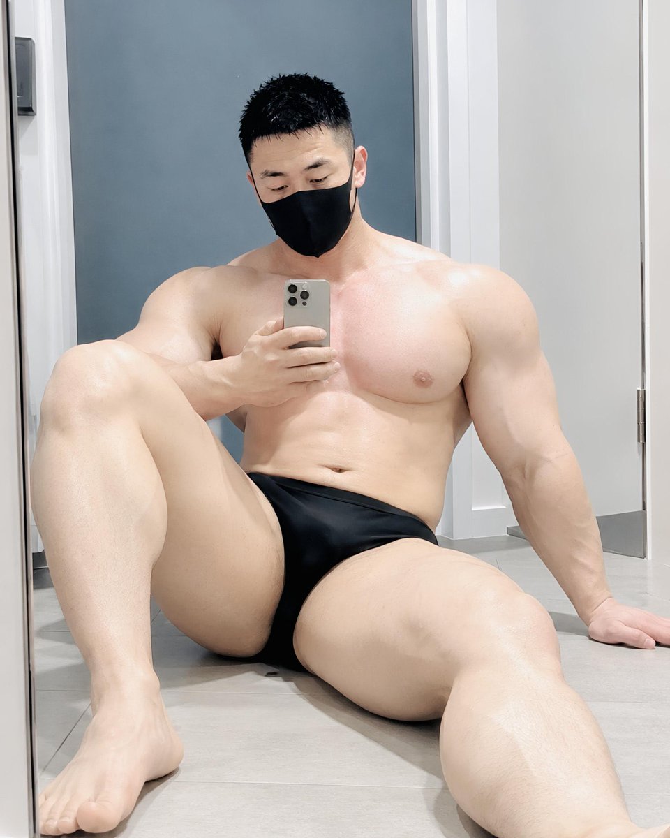 Coins_nuclear's tweet photo. This is why people skip leg day and then regret it 𝚑𝚞𝚑 ..... https://t.co/DDoEprKH6G