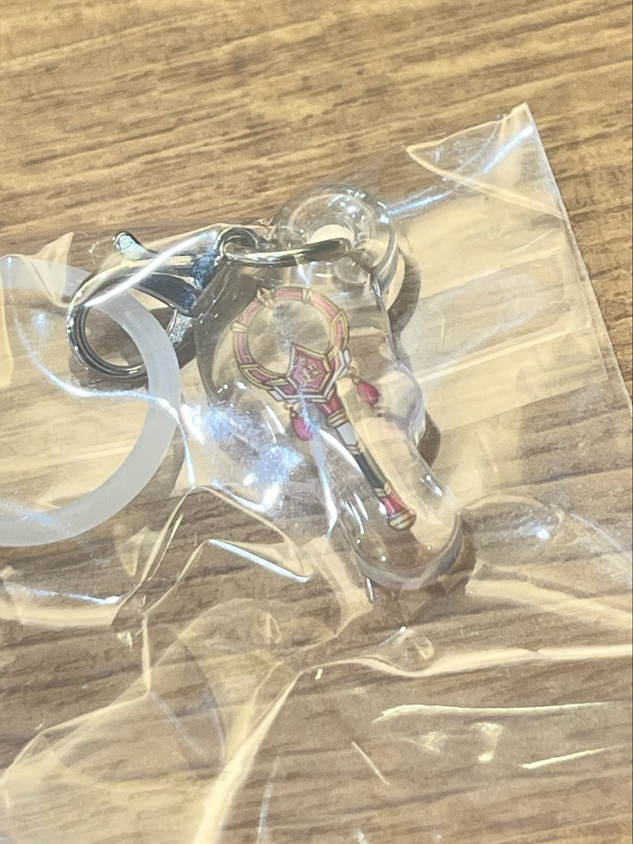 chisa_mait's tweet photo. THE超BOYS 武器チャーム 

【譲】　カツヒロ🩷

【求】　マイト💛

本日会場で交換可能です🉑 https://t.co/Ivxnbsr7td