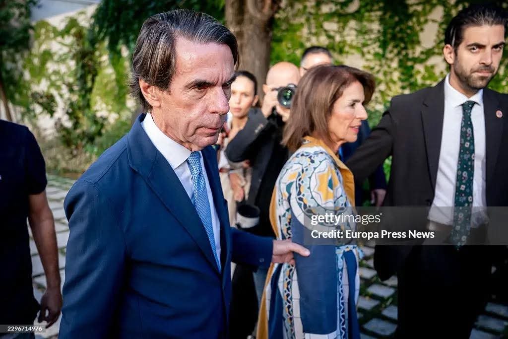 jebl_'s tweet photo. De la vivienda pública regala a Blackstone por Botella a los pelotazos del hijo de Aznar con Cerberus tras rescatar a Bankia con nuestro dinero. No es política, es el saqueo de lo público al servicio del negocio familiar y la especulación. El mayor expolio de la historia... https://t.co/1xko0nXPma