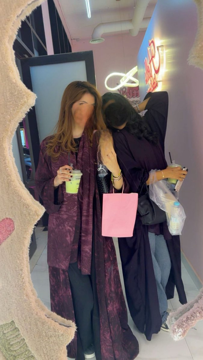 vhuAlywsfRqyh's tweet photo. اول طلعه لي بعبايتي الملونه #٢٠٣٠_بلا_نقاب https://t.co/hLlSIyYf1y