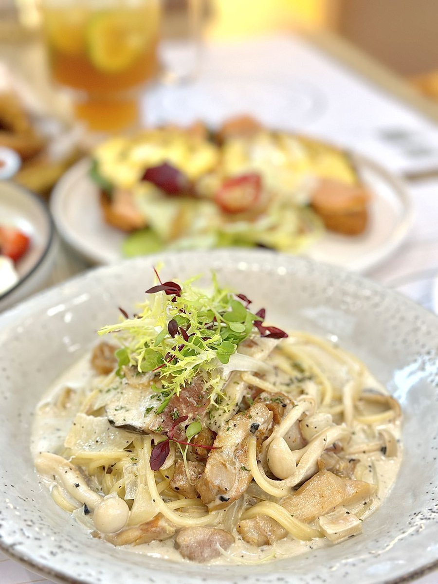 nicovicky228426's tweet photo. Just found the best hidden gem downtown! Their truffle mac and cheese is creamy, loaded with fragrant truffle shavings, and the homemade bread crumb topping adds the perfect crunch. A must-try for all comfort food lovers , https://t.co/2Ele1ObLNx