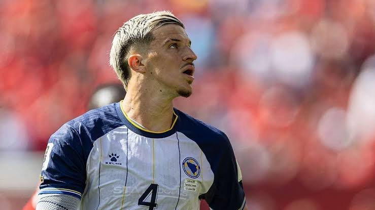 alan113402658's tweet photo. 🇧🇦 Tarik Muharemovic marcou um golo na vitória da Bósnia contra a Roménia. #LUFC https://t.co/2OPGaFc8xM