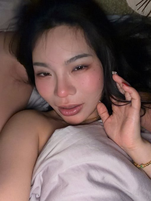 JimmyPalmin's tweet photo. 老公体力不行了，他自己爽完就不管我了，每次都要我自己满足自己，怎么办呀，谁能喂饱我一次呀！！！ https://t.co/RSQcPwMMm9