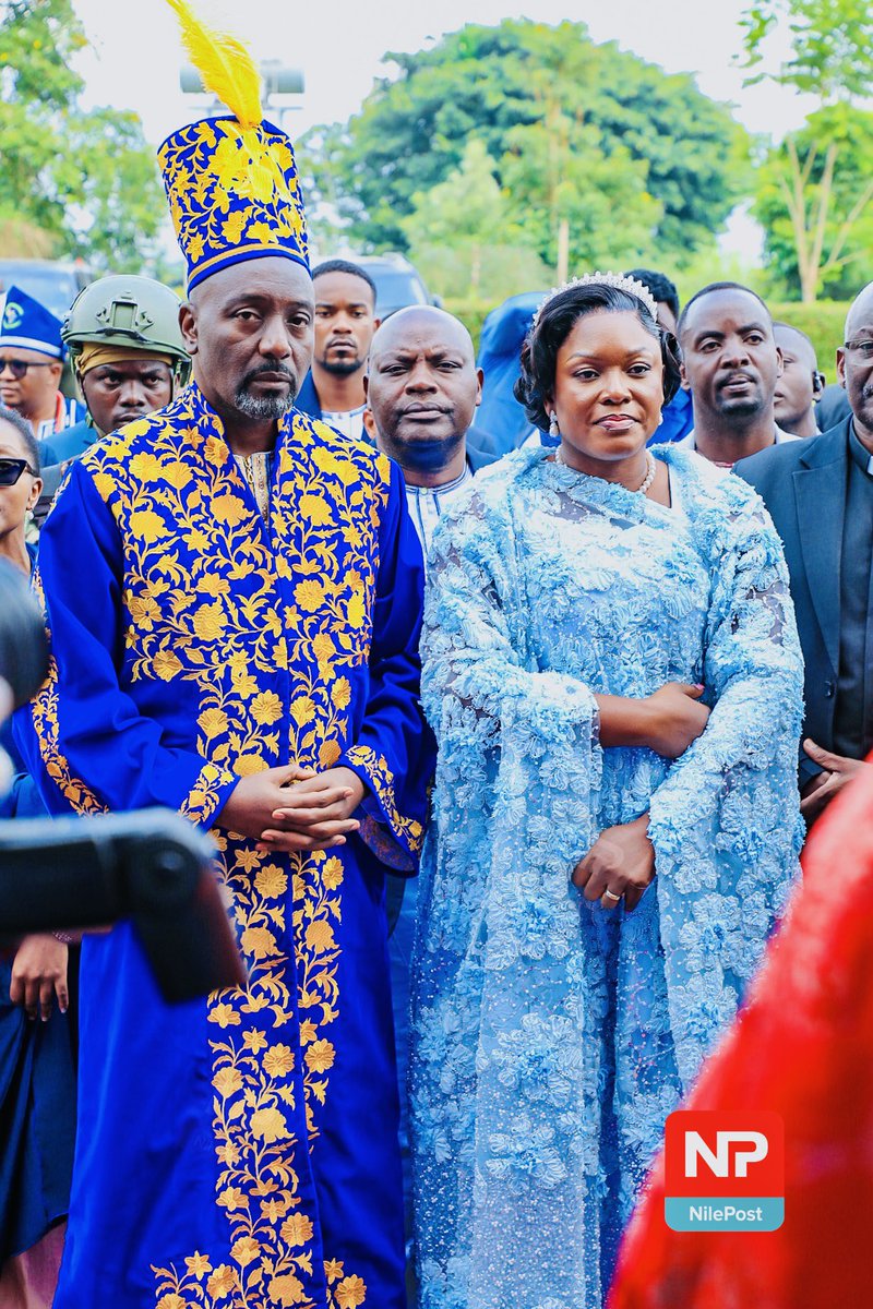 francis_isano's tweet photo. The Omukama of Tooro, His Majesty Edward Rukidi Nyabongo I, and his wife https://t.co/mO1e8krPSm
