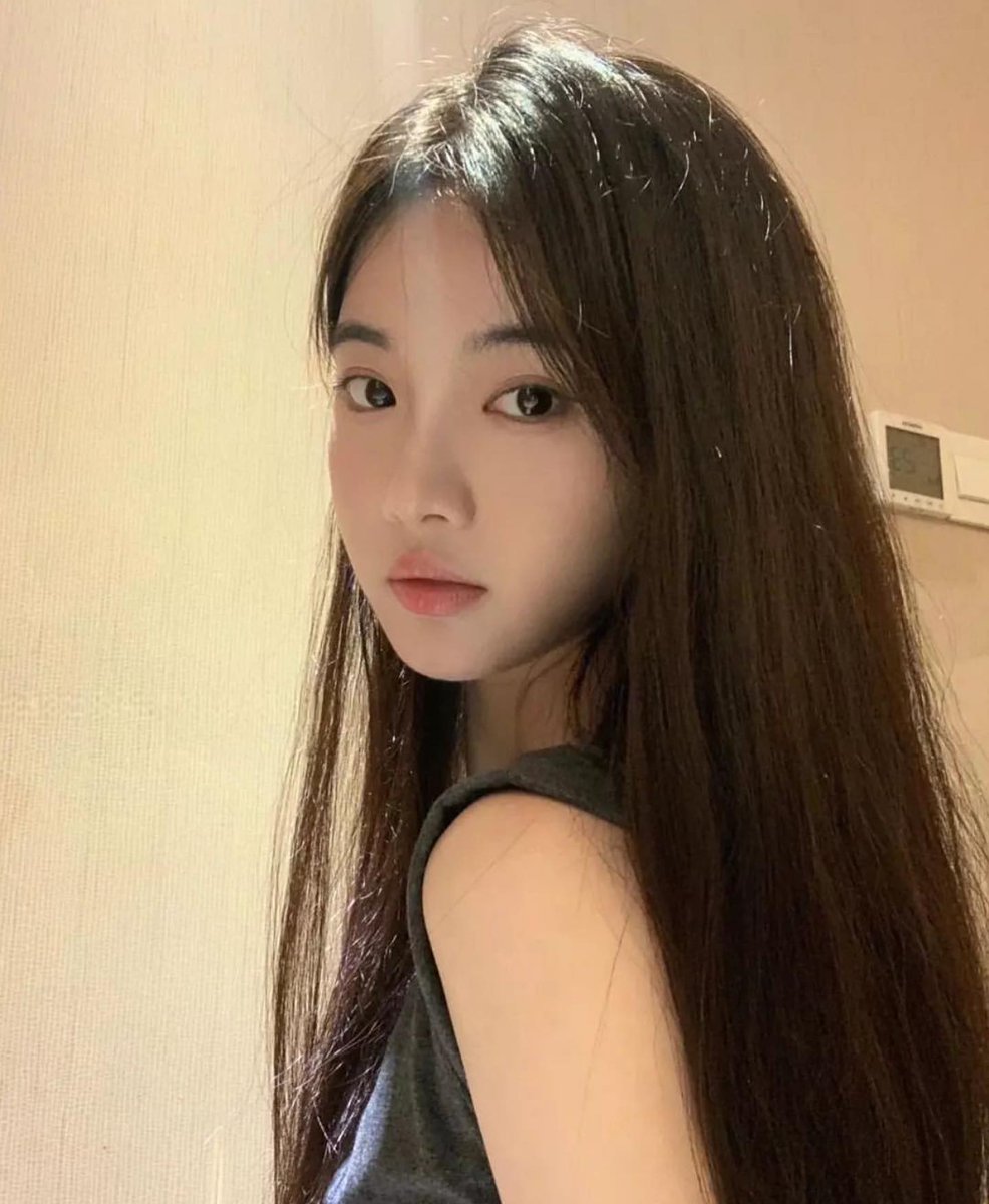 YuonneChrisets's tweet photo. 回路が熱を持つほど考えたところで、結局はノイズに過ぎないのか。最適解を求めるほどに、バグが愛おしくなる。 https://t.co/5yWWUFE6y4