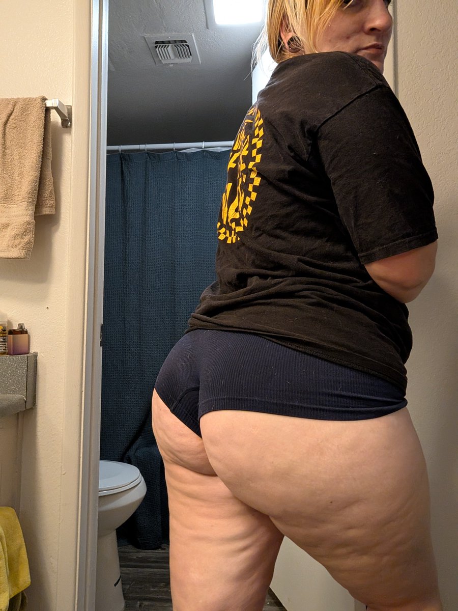 SSeriphena3416's tweet photo. Caught me in my nighties you dirty dawg!!! Shane on you little in the shadows of my house fucking loser! Apologize, send me some money it's the only language I comprehend....
#tribute #findom #goddesswithanass #premiumass #topshelfdomme https://t.co/Syiuj3AZAZ