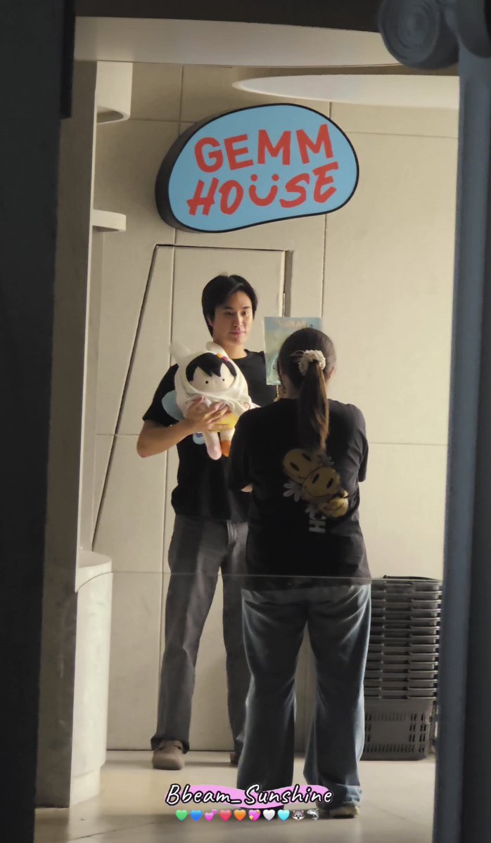 nongsiii's tweet photo. dont let look khunnoo see this 😭😭 https://t.co/tbaIIDrfTo