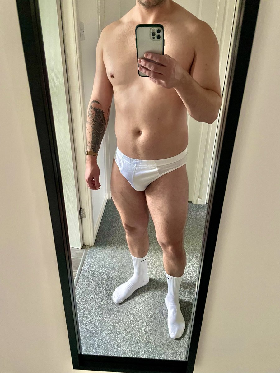 whatthealt_'s tweet photo. Can never decide whether to go up or down in these ones 🤔 

#bulge #briefs https://t.co/PMl8e3wNCQ
